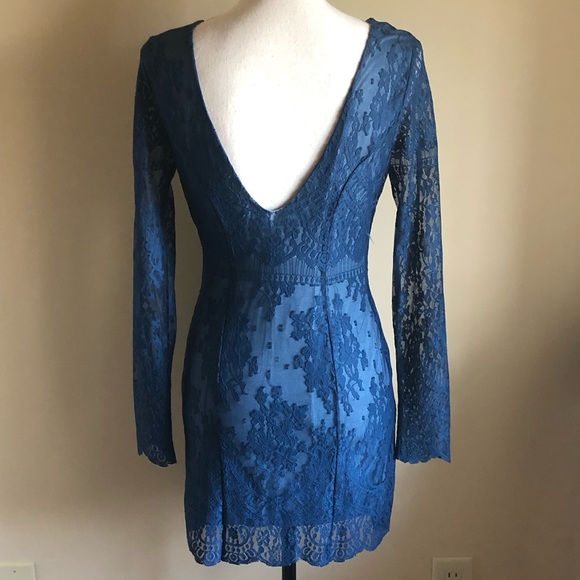 Free People Long-Sleeved Lace Dress. Fully-lined with back zipper-and v-back. - Picture 4 of 12